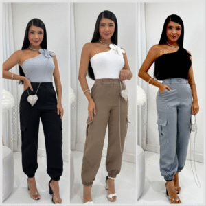 Mulher usando blusinha e calça.